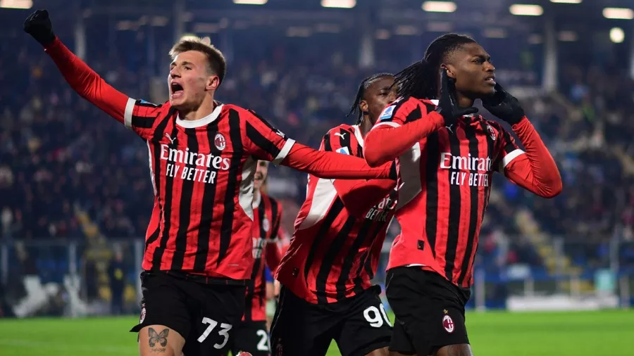 Milan remontó en cinco minutos y se acercó a la zona europea en la Serie A