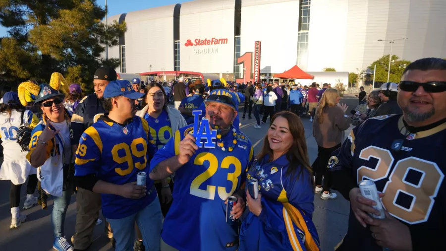 La afición de Los Angeles hizo de Arizona su casa