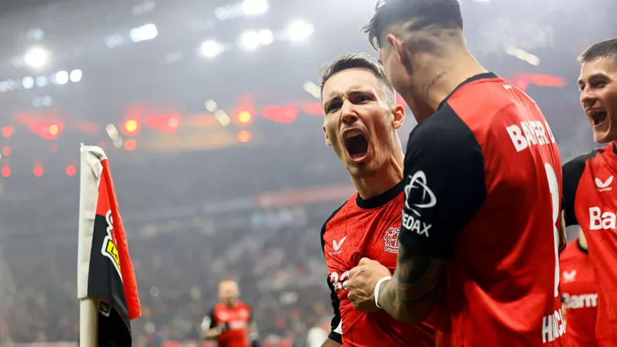 El Bayer Leverkusen se aferra a la pelea, nariz con nariz, contra el Bayern Munich