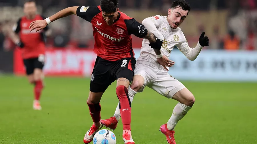 El Bayer Leverkusen se aferra a la pelea, nariz con nariz, contra el Bayern Munich