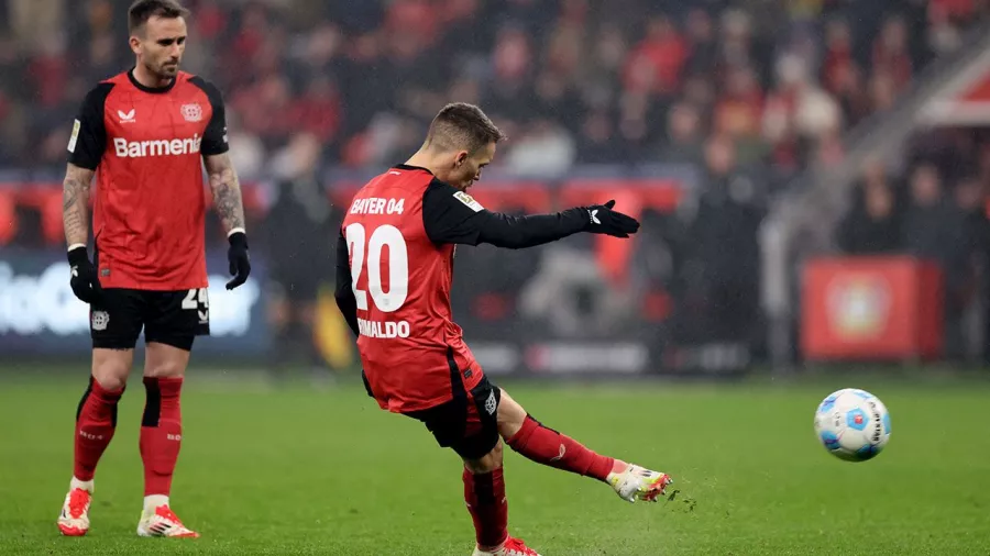 El Bayer Leverkusen se aferra a la pelea, nariz con nariz, contra el Bayern Munich