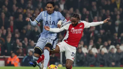 Arsenal arrancó dominando el partido.