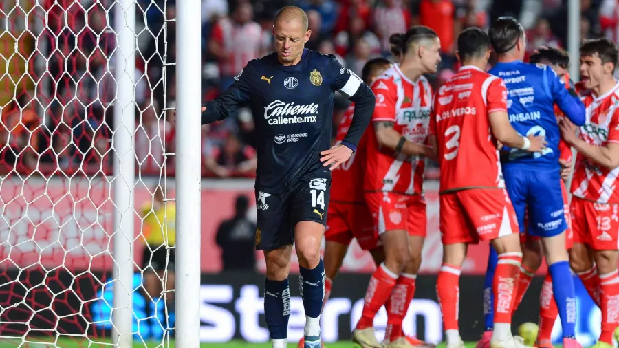 La frustración de Javier 'Chicharito' Hernández por la derrota 3-2 ante Necaxa fue evidente