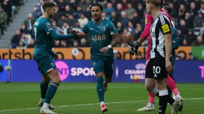 Justin Kluivert anotó su segundo hat-trick en la Premier League