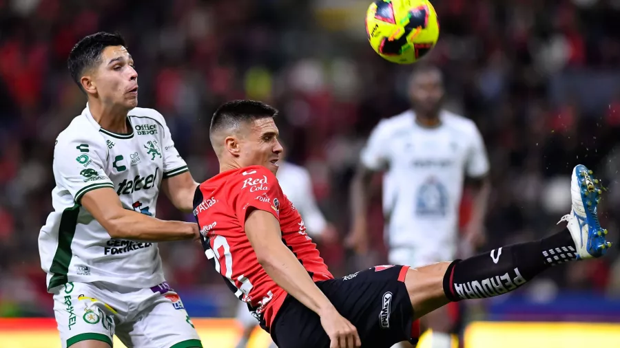 León le dio la vuelta al Atlas y ganó en el Jalisco