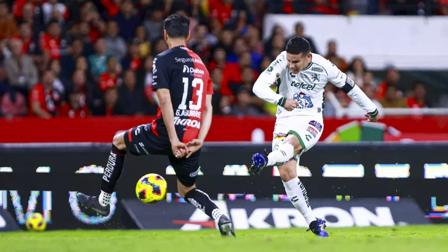 León le dio la vuelta al Atlas y ganó en el Jalisco