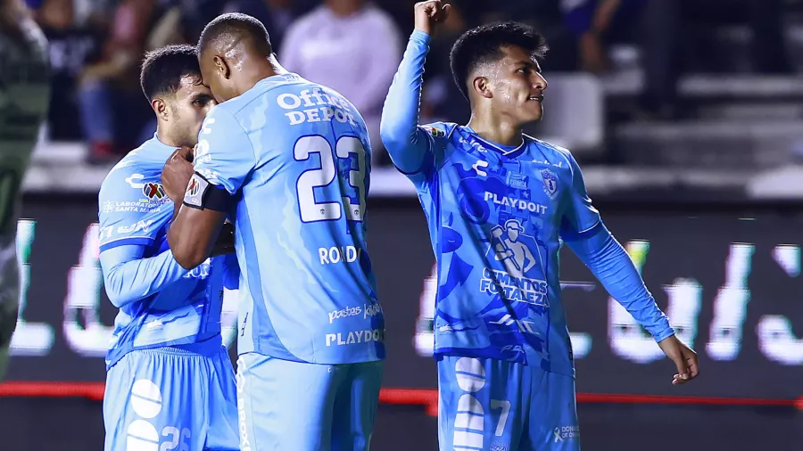 Con un autogol y un tanto de Emilio Rodríguez, Pachuca venció 2-1 a Santos, por quienes descontó José Juan Macías