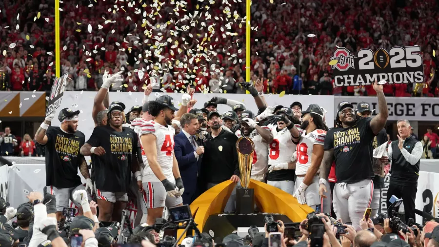 Gran festejo de los Ohio State Buckeyes, campeones nacionales