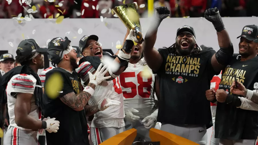 Gran festejo de los Ohio State Buckeyes, campeones nacionales