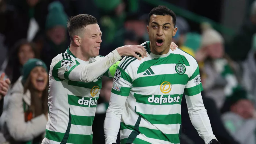 Un autogol mantiene con vida al Celtic en la Champions League