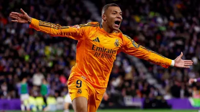 Mbappé anotó al 30', 57' y de penal all 90'+1.