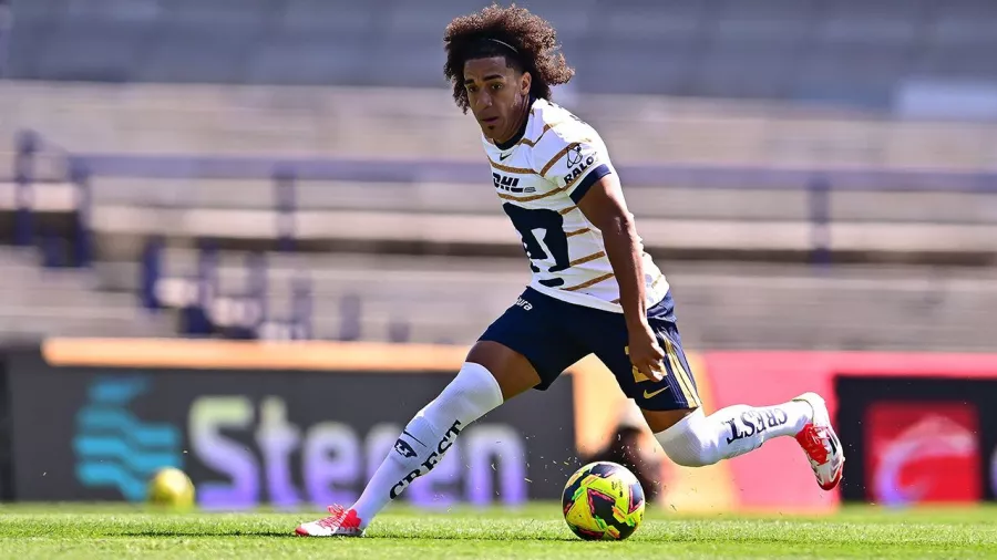 Adalberto Carrasquilla debuta en el futbol mexicano con Pumas