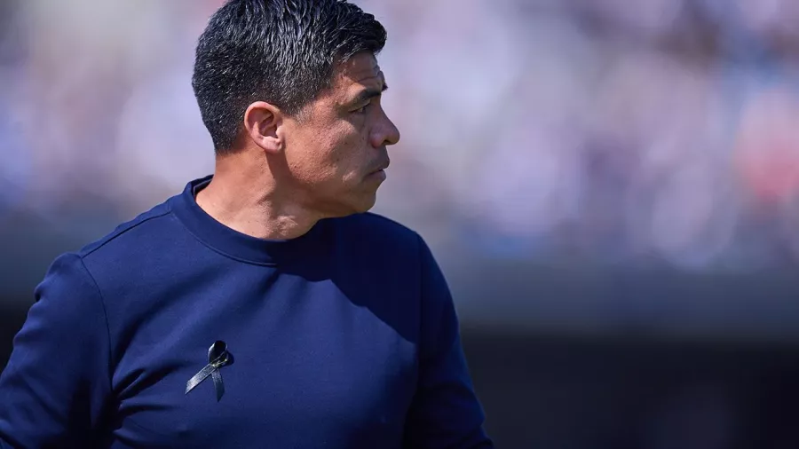 La discusión que terminó con dos técnicos expulsados en el Pumas vs. Atlas