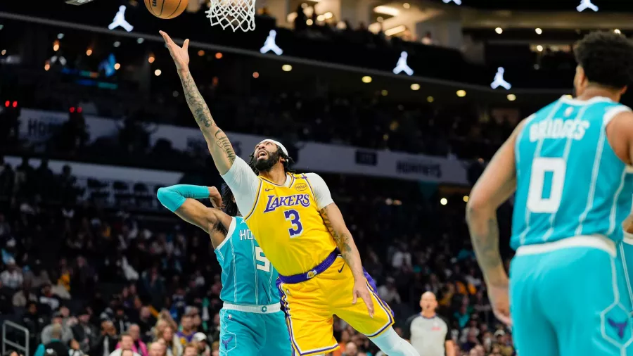 Anthony Davis jugó en 'modo bestia' en la victoria de los Lakers