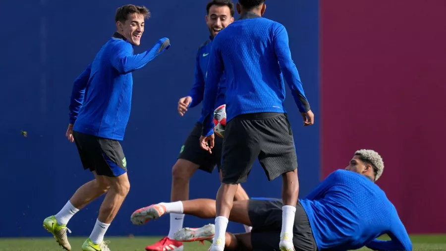 Intensidad, buen ambiente y ¡un conejo!; así el entrenamiento del Barcelona