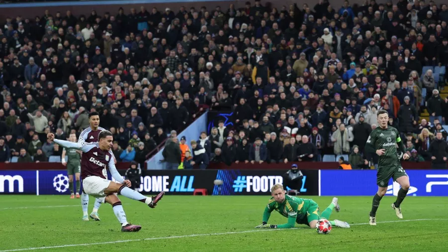 Rogers anotó su tercero de la noche al 90+´1 y Aston Villa avanzó directo a octavos de final de la Champions League con 16 puntos