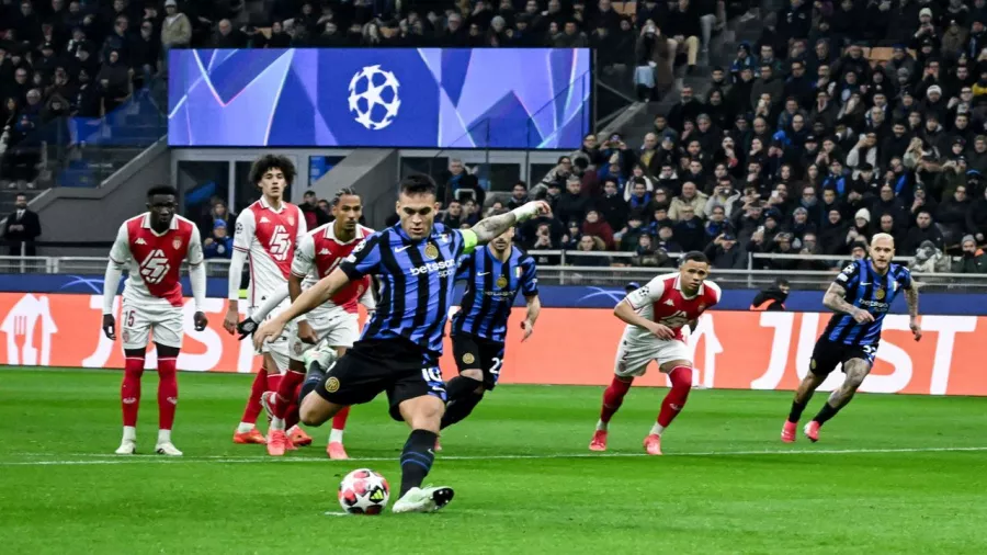 Lautaro Martínez marcó los tres goles y se convirtió en el máximo goleador de Inter en la Champions League con 16 goles 