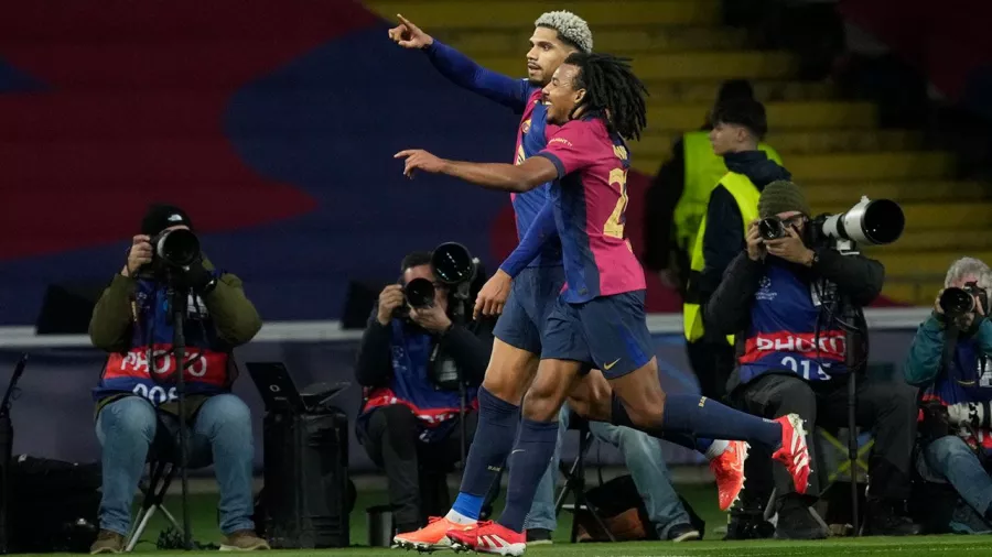 Ronald Araújo celebra su renovación con un gol en Champions League