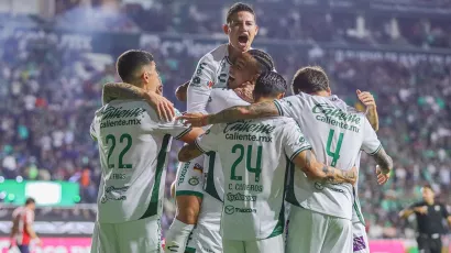 León puso el 1-0 sobre Chivas a los 15 minutos.