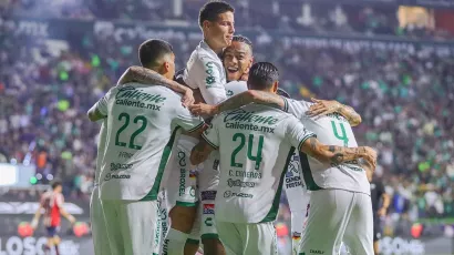 León sigue gozando con James en la cancha.