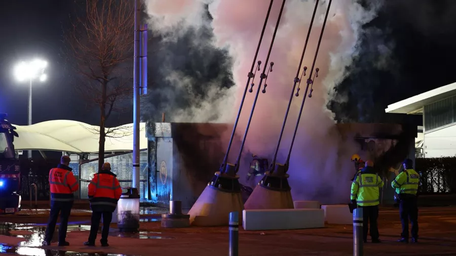 Finalmente el humo fue blanco señal de que se extingió el fuego