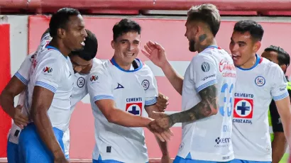 Cruz Azul venció 3-1 al Necaxa y conquistó su primer triunfo del torneo, ahora con Vicente Sánchez como técnico interino.