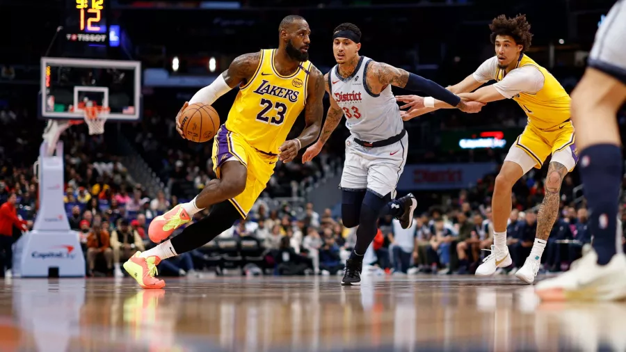 LeBron James anotó 24 puntos en la victoria 134-06 de los Lakers sobre los Wizards