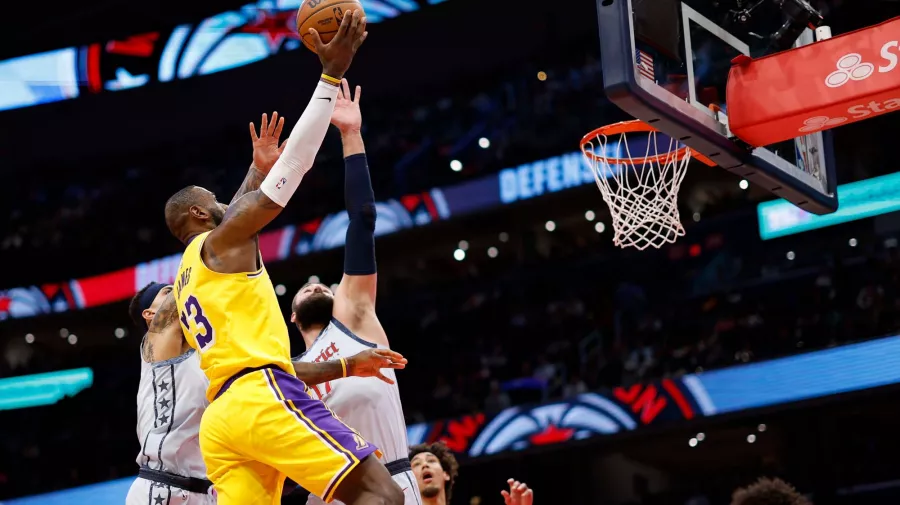 Los Lakers lucieron imponentes ante los Wizards