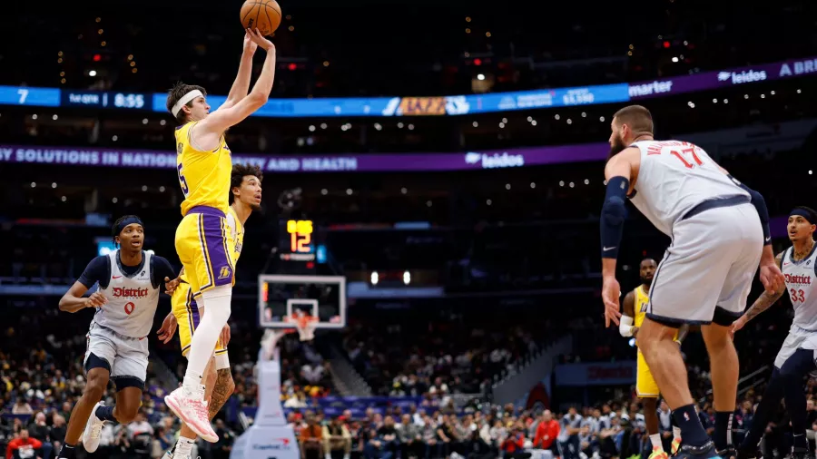 Los Lakers lucieron imponentes ante los Wizards