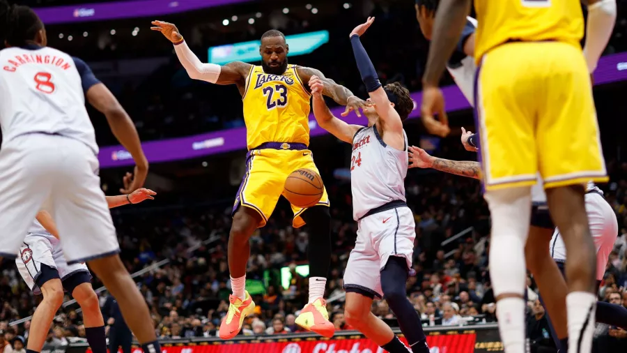 Los Lakers lucieron imponentes ante los Wizards