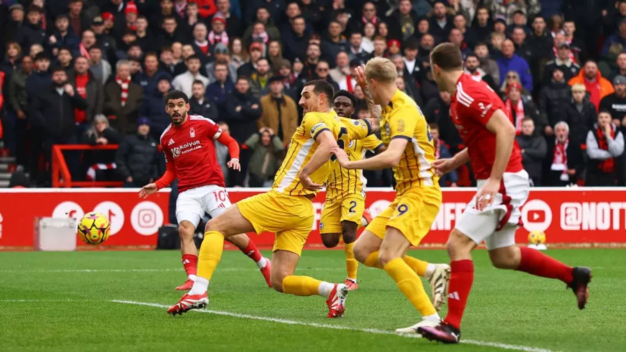 Un autogol de Lewis Dunk a los 12 minutos abrió el marcador