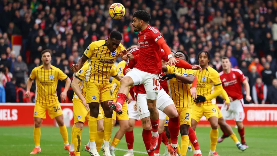 Morgan Gibbs-White anotó el 2-0 al 25 