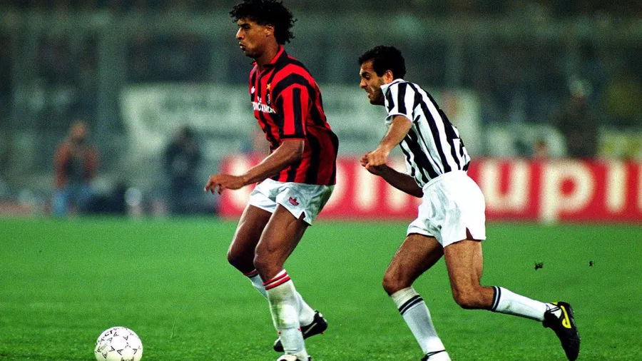 Frank Rijkaard. Jugó en total cinco años con el equipo italinao.