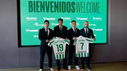 Antony y 'Cucho' Hernández fueron presentados con Betis