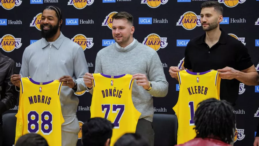 Maxi Kleber y Markieff Morris también fueron presentados como jugadores de los Lakers