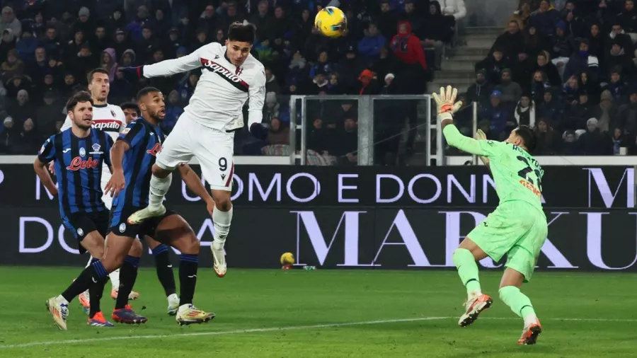 Santiago Castro marcó el gol del triunfo a los 80 minutos con un remate de cabeza