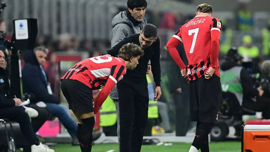 Debuta Santi Giménez con el Milan junto a Joao Félix y juntos marcaron un golazo