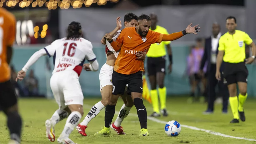 Chivas cumplió y Pumas tropezó en la Copa de Campeones de Concacaf