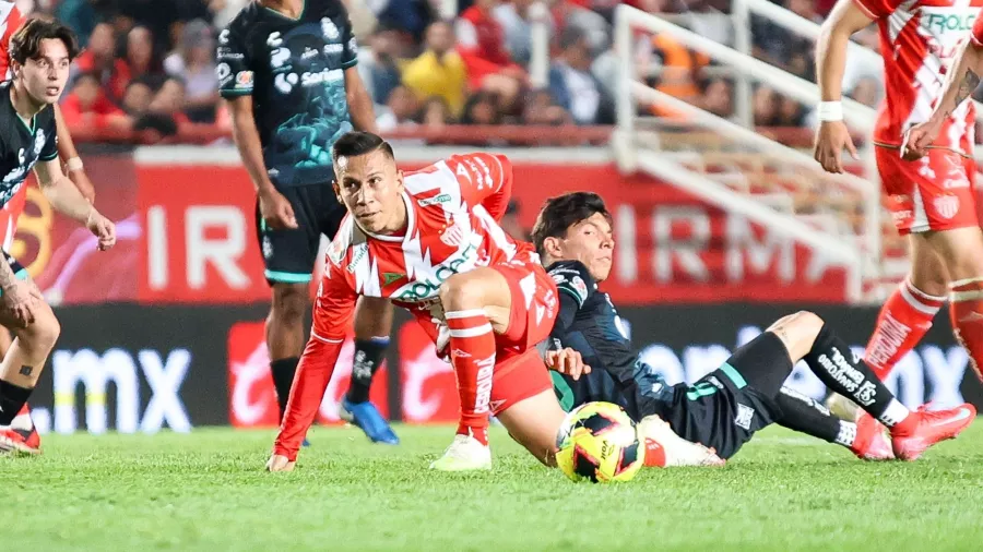 Didier Cambindo se puso la de héroe y le dio le triunfo al Necaxa