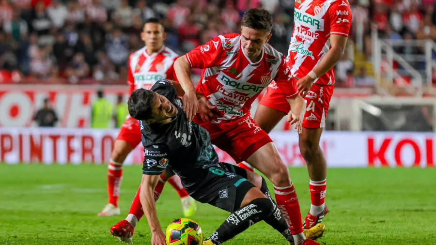 Didier Cambindo se puso la de héroe y le dio le triunfo al Necaxa