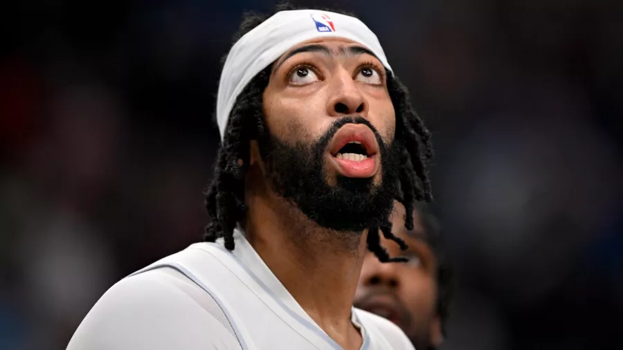 Triunfal presentación de Anthony Davis con los Mavericks