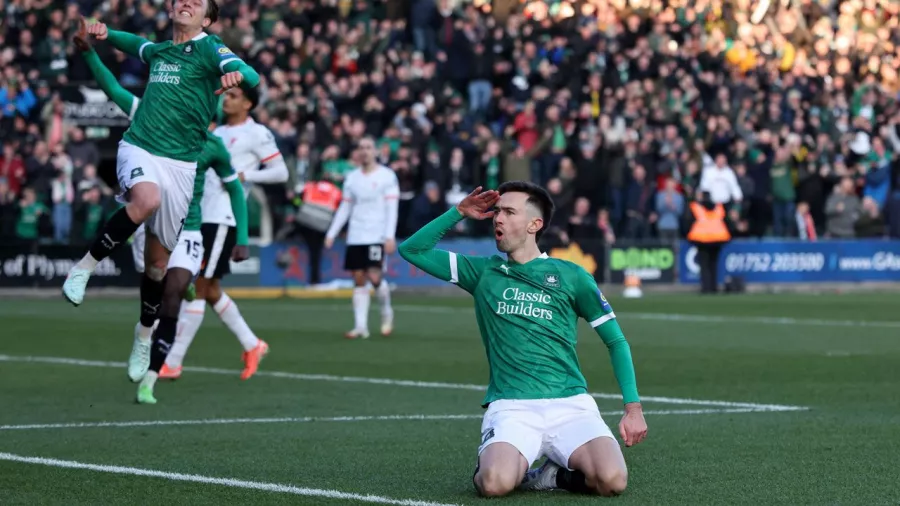 Plymouth Argyle dejó fuera de FA Cup a Liverpool