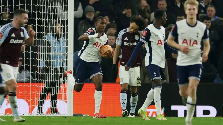 Mathys Tel anotó su primer gol con Tottenham al 90+1 