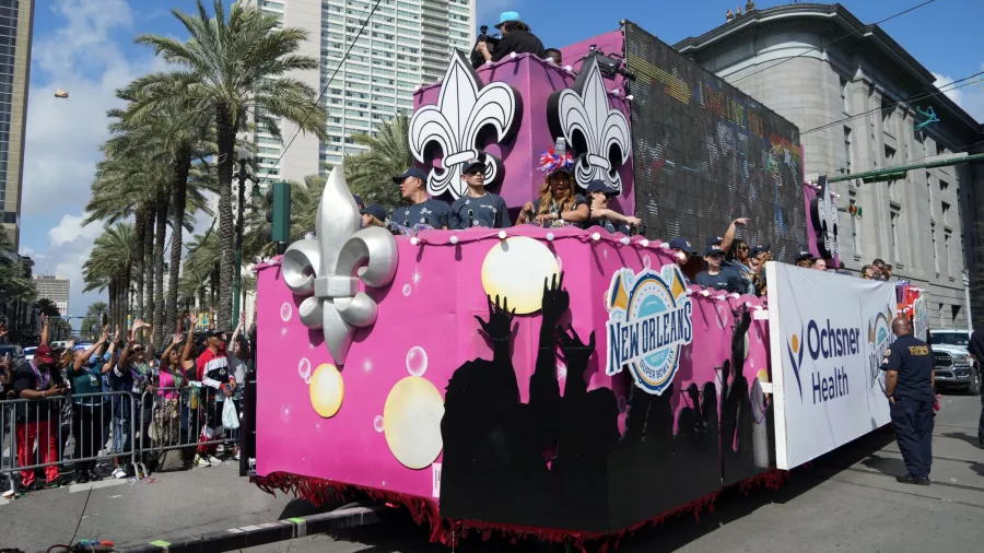 Nueva Orleans vivió un carnaval previo al Super Bowl