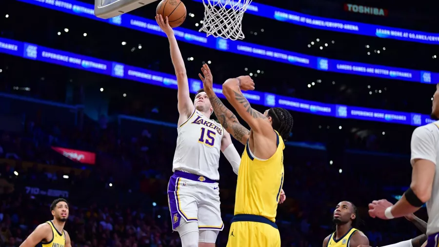 Austin Reaves cargó a los Lakers y los llevó al triunfo