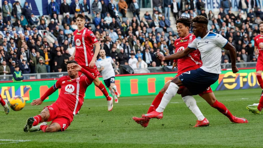 Fisayo Dele-Bashiru cerró la cuenta a los 88 minutos 