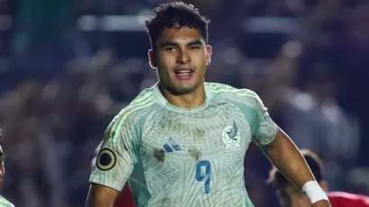 Stephano Carrillo no le teme a las comparaciones con Giménez en Feyenoord