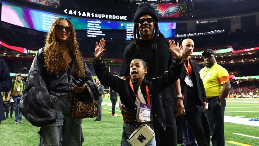 Jay Z y Beyoncé estuvieron a pie de campo antes del Kickoff