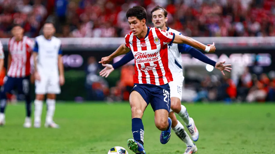 8. José Castillo, Chivas: 23 años, lateral izquierdo | 37 partidos con el primer equipo, 1 gol y 2 asistencias