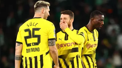 Borussia Dortmund venció 3-0 al Sporting en Lisboa en los playoffs de la Champions League.